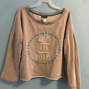 I’m selling a t-shirt that is long sleeved.